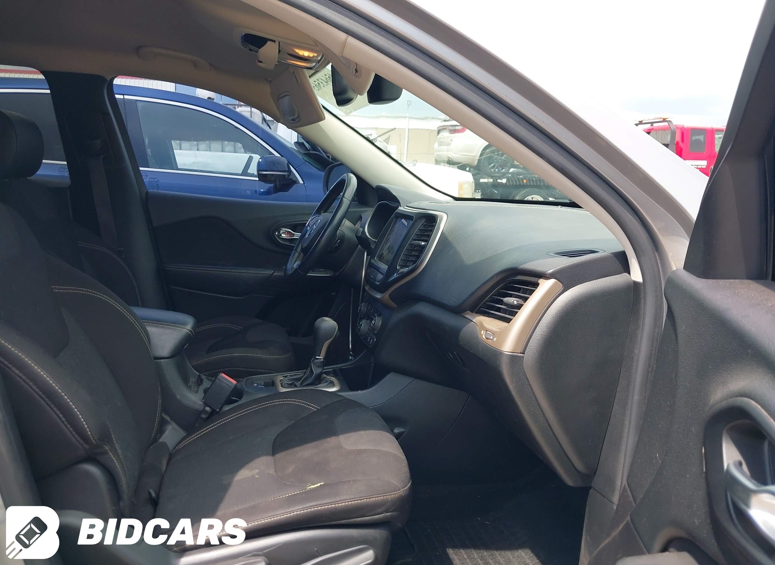 2015 Jeep Cherokee, Latitude