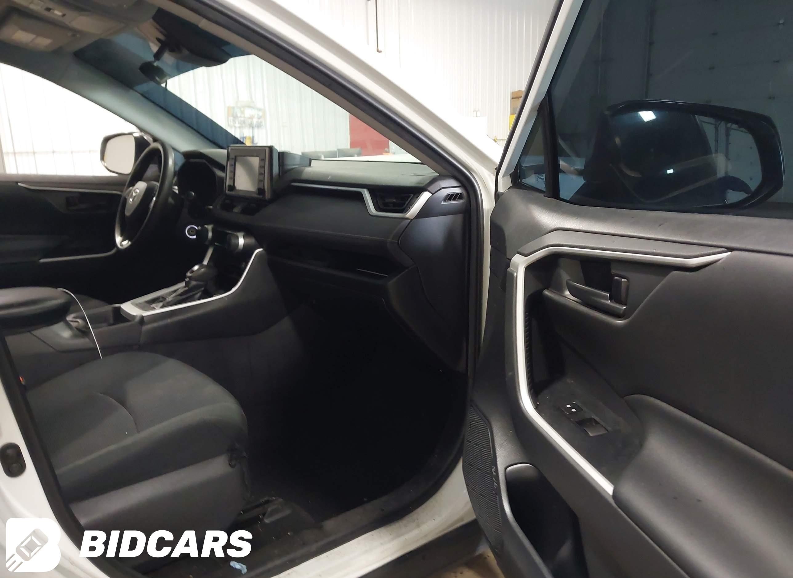 2021 Toyota RAV4, LE
