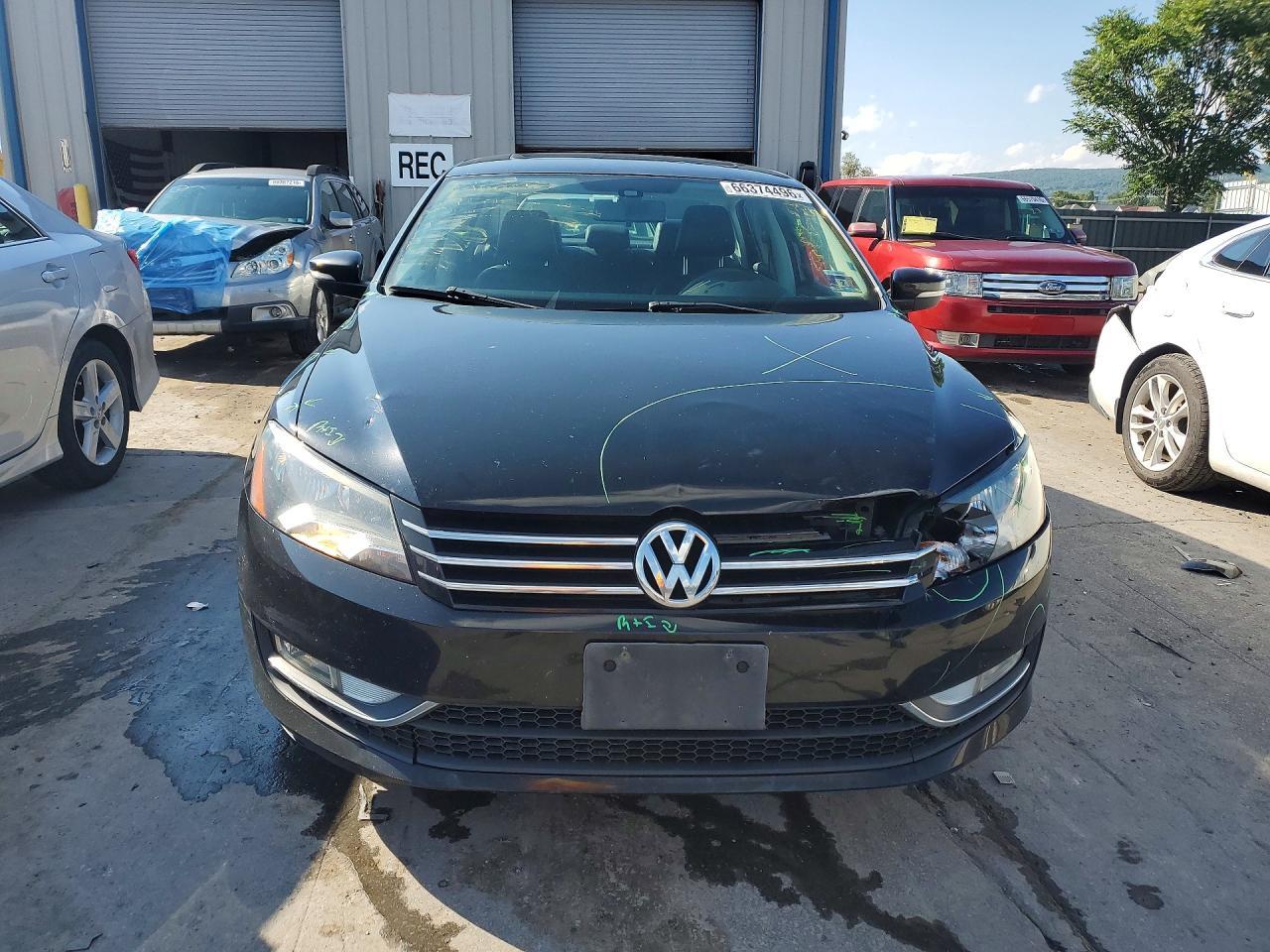 2015 Volkswagen Passat, SE