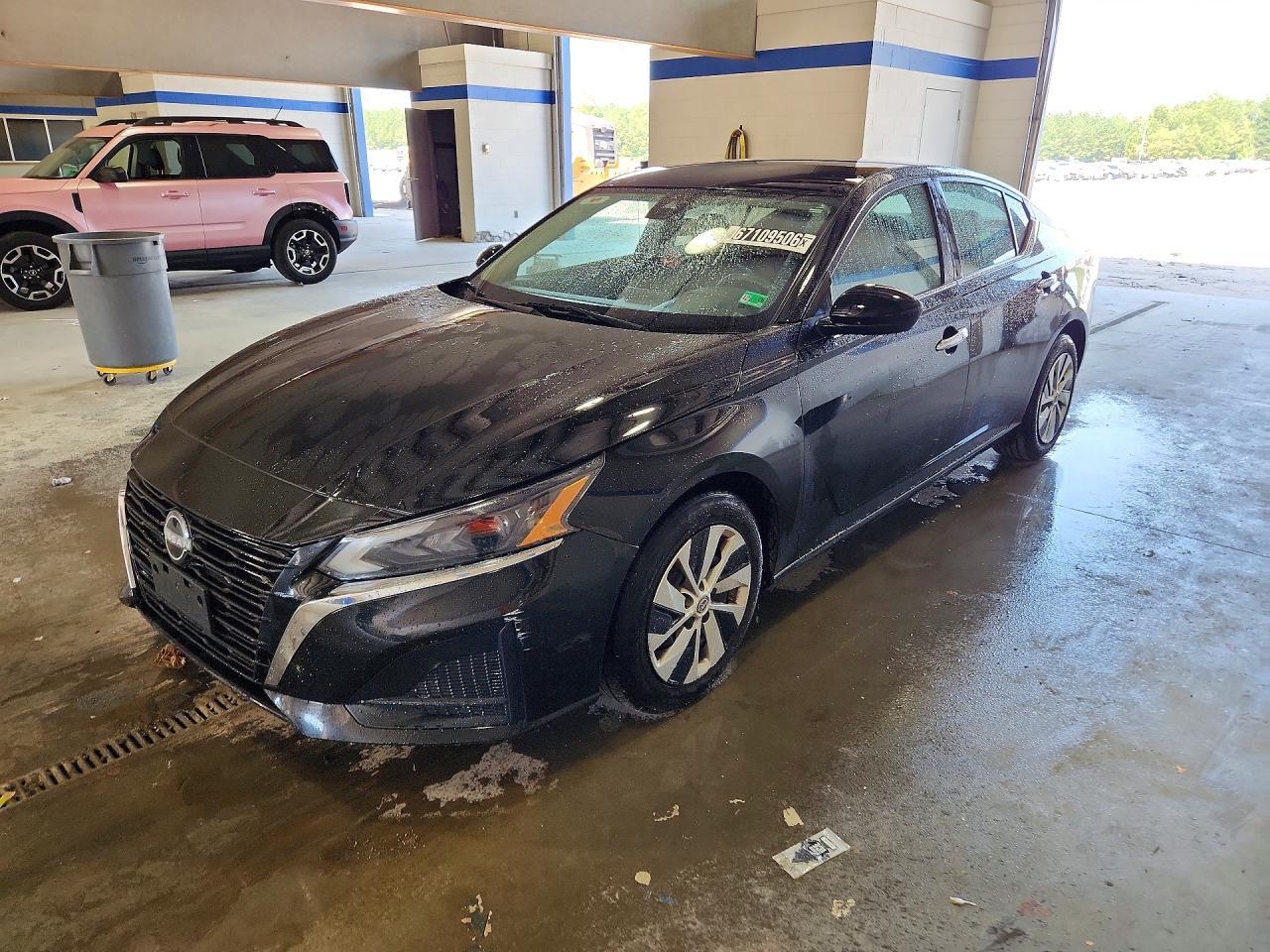 2023 Nissan Altima, S