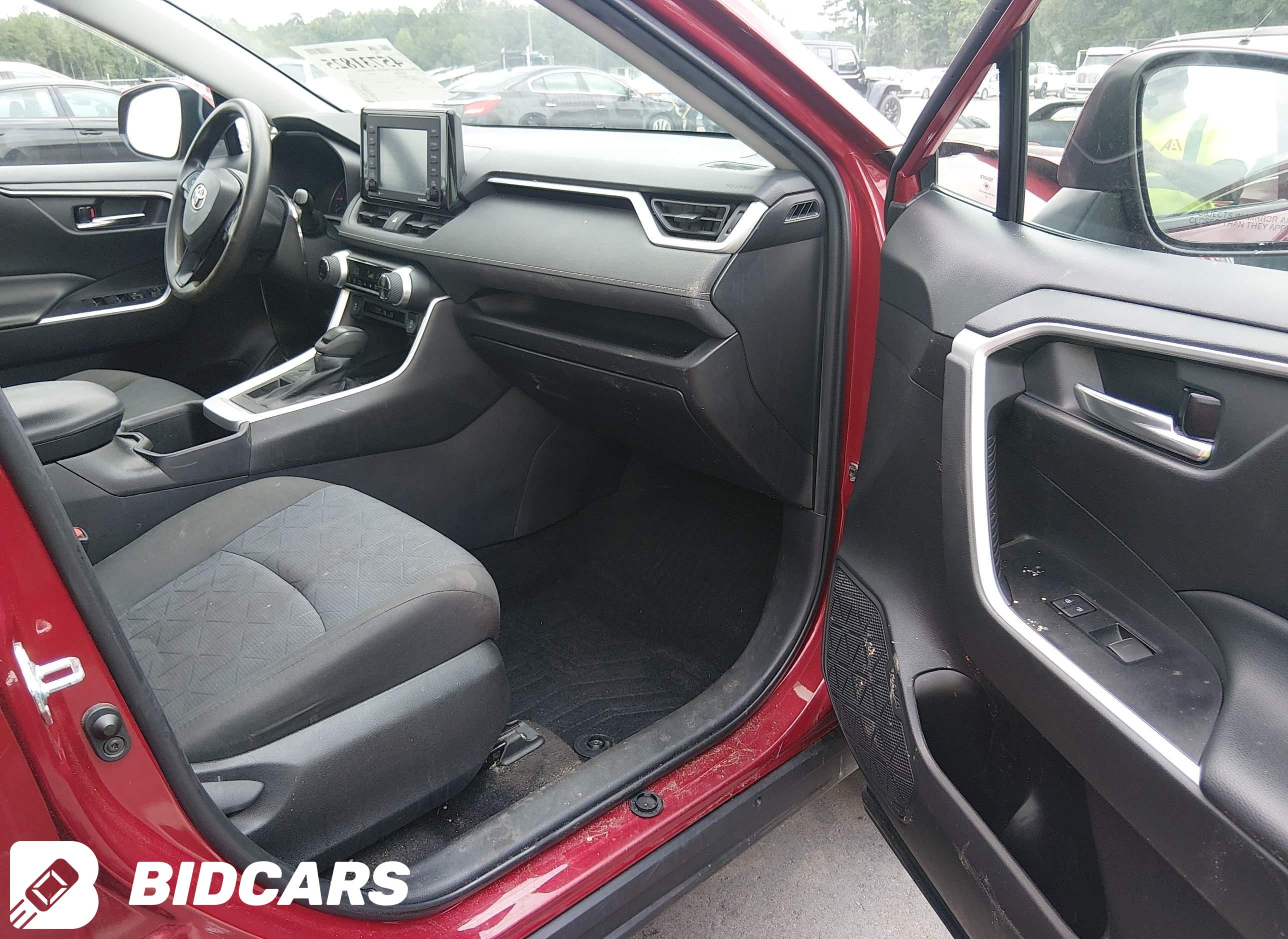 2022 Toyota RAV4, Xle
