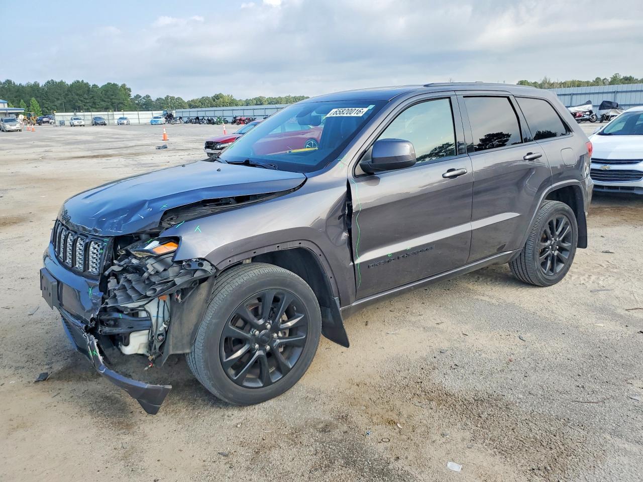 2020 Jeep Grand Cherokee, Laredo