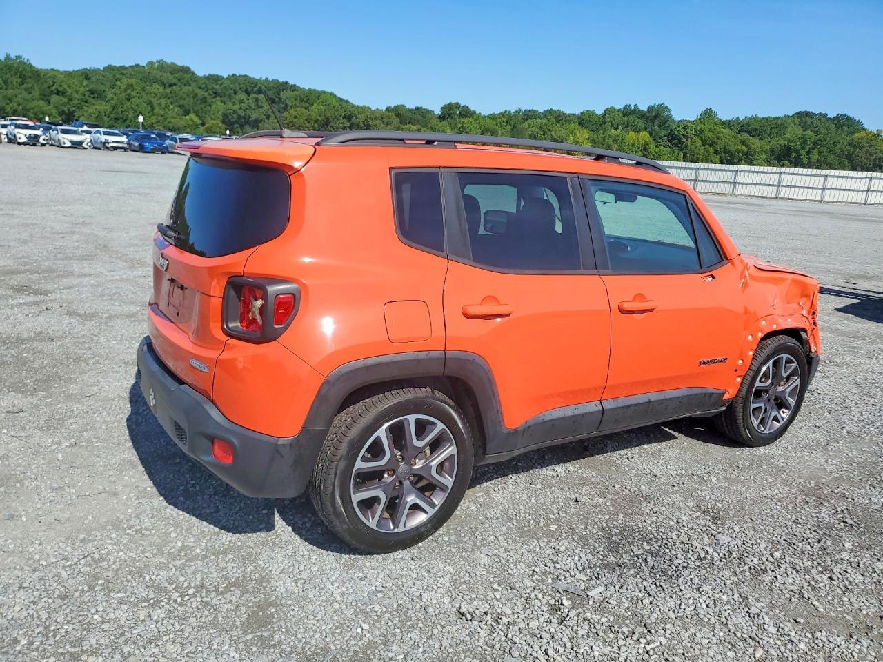 2015 Jeep Renegade, Latitude