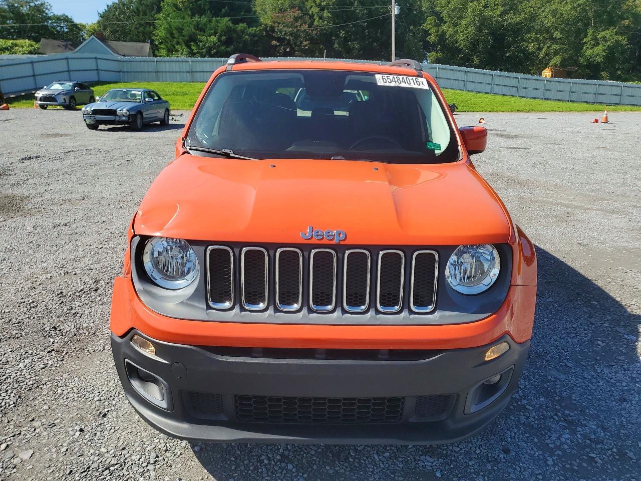 2015 Jeep Renegade, Latitude