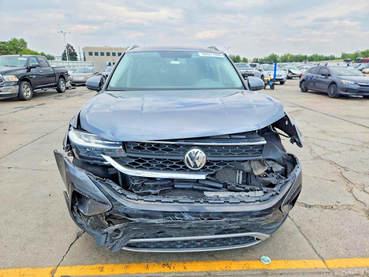 2022 Volkswagen Taos, SE