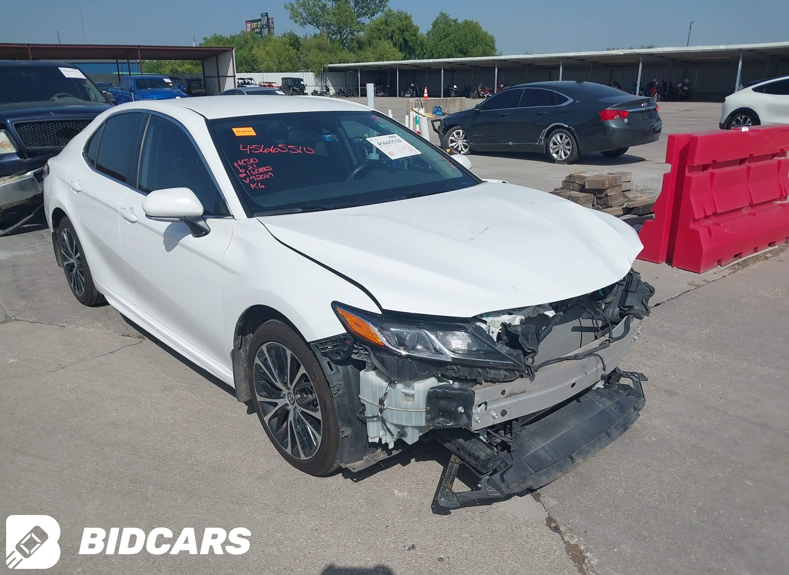 2020 Toyota Camry, SE