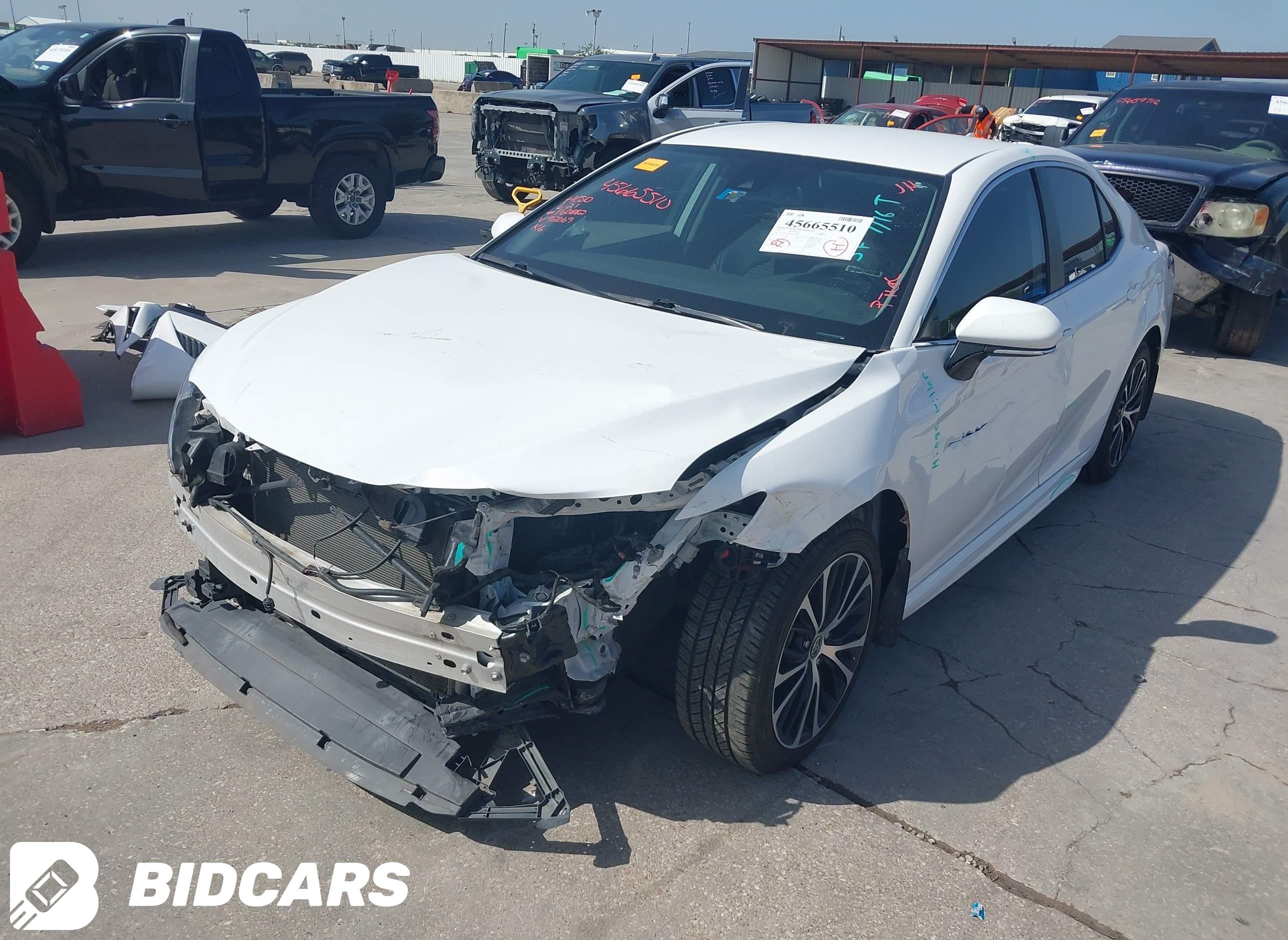2020 Toyota Camry, SE