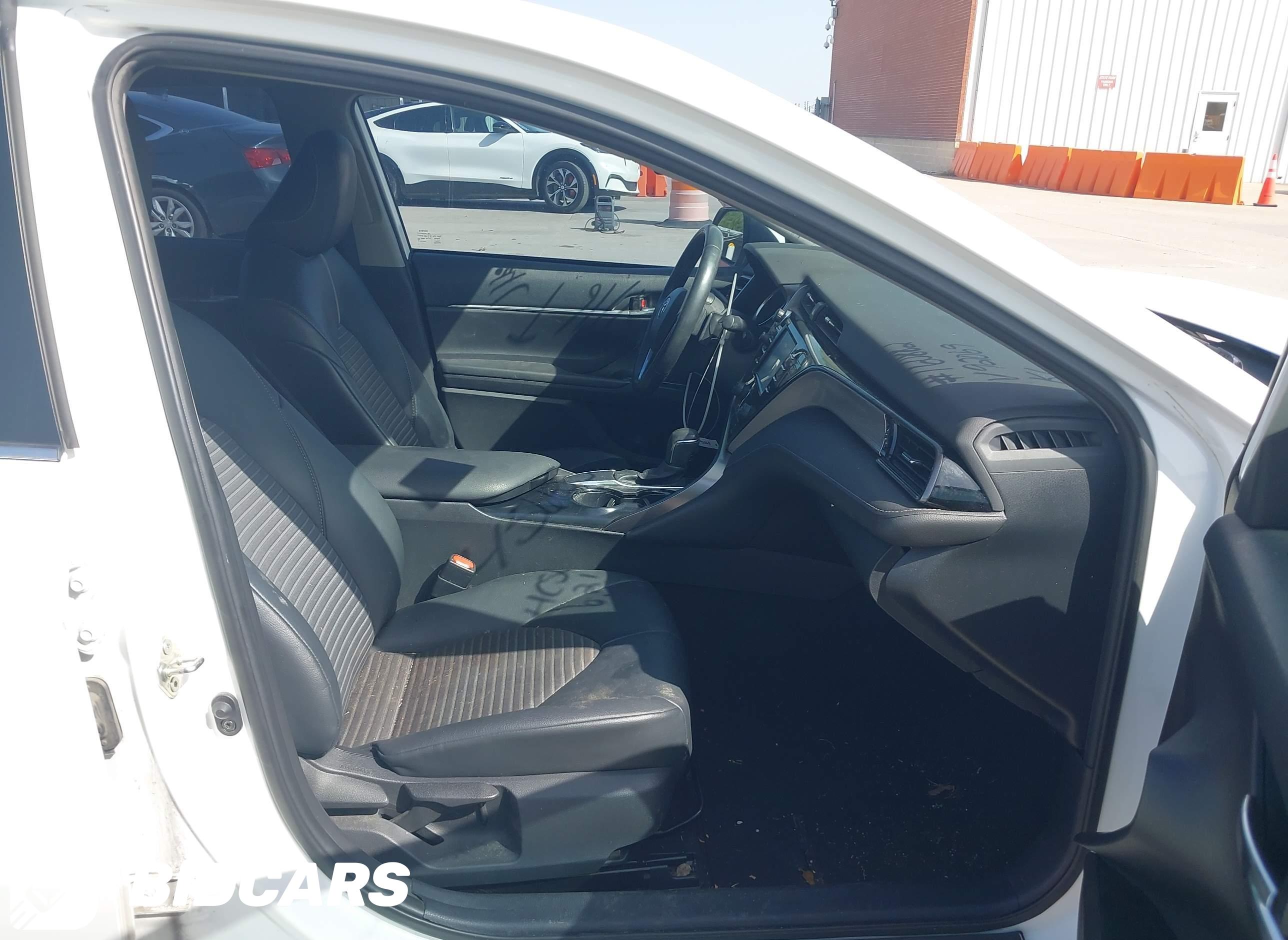 2020 Toyota Camry, SE
