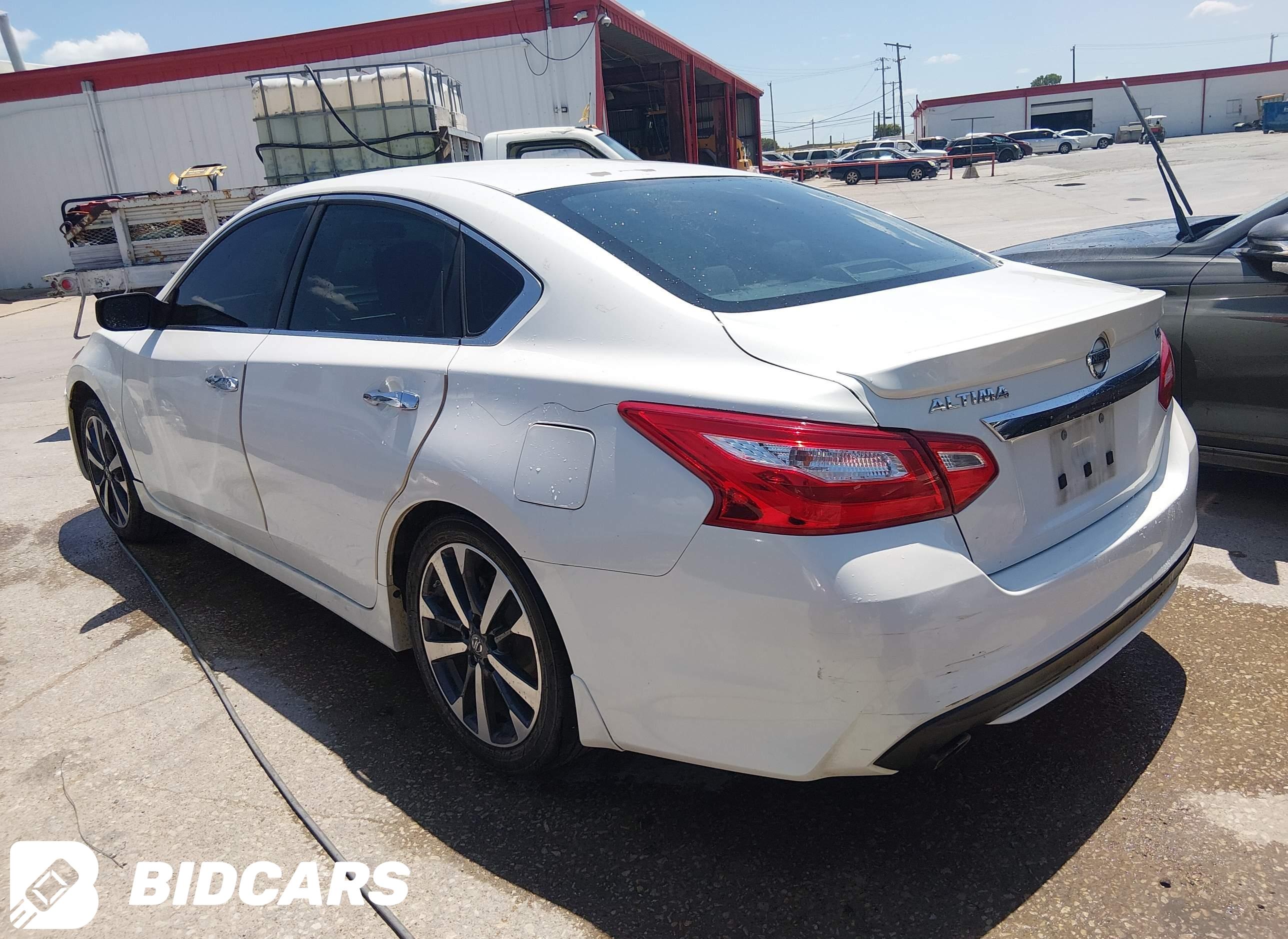 2016 Nissan Altima, 2.5 SR