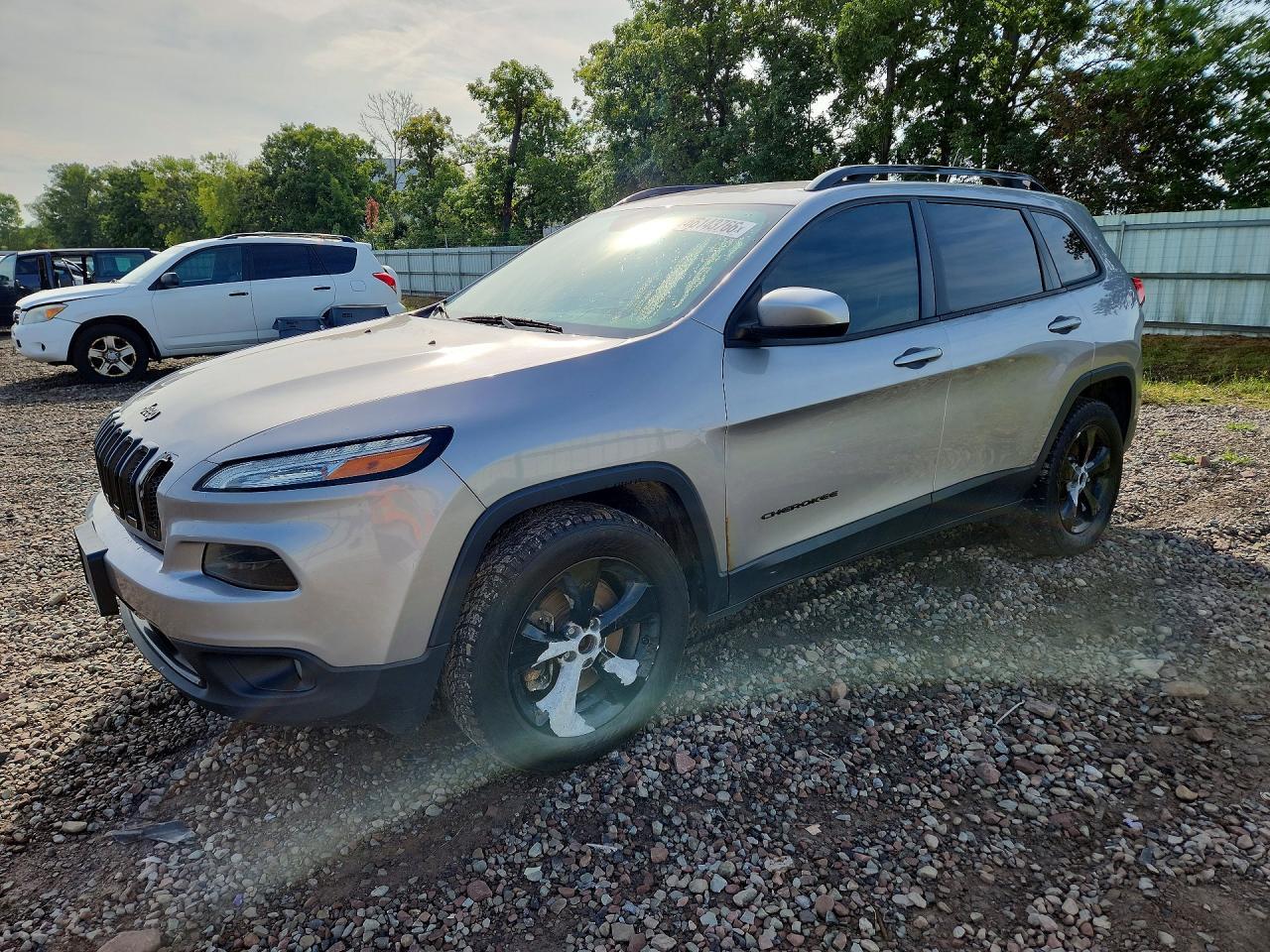 2018 Jeep Cherokee, Latitude