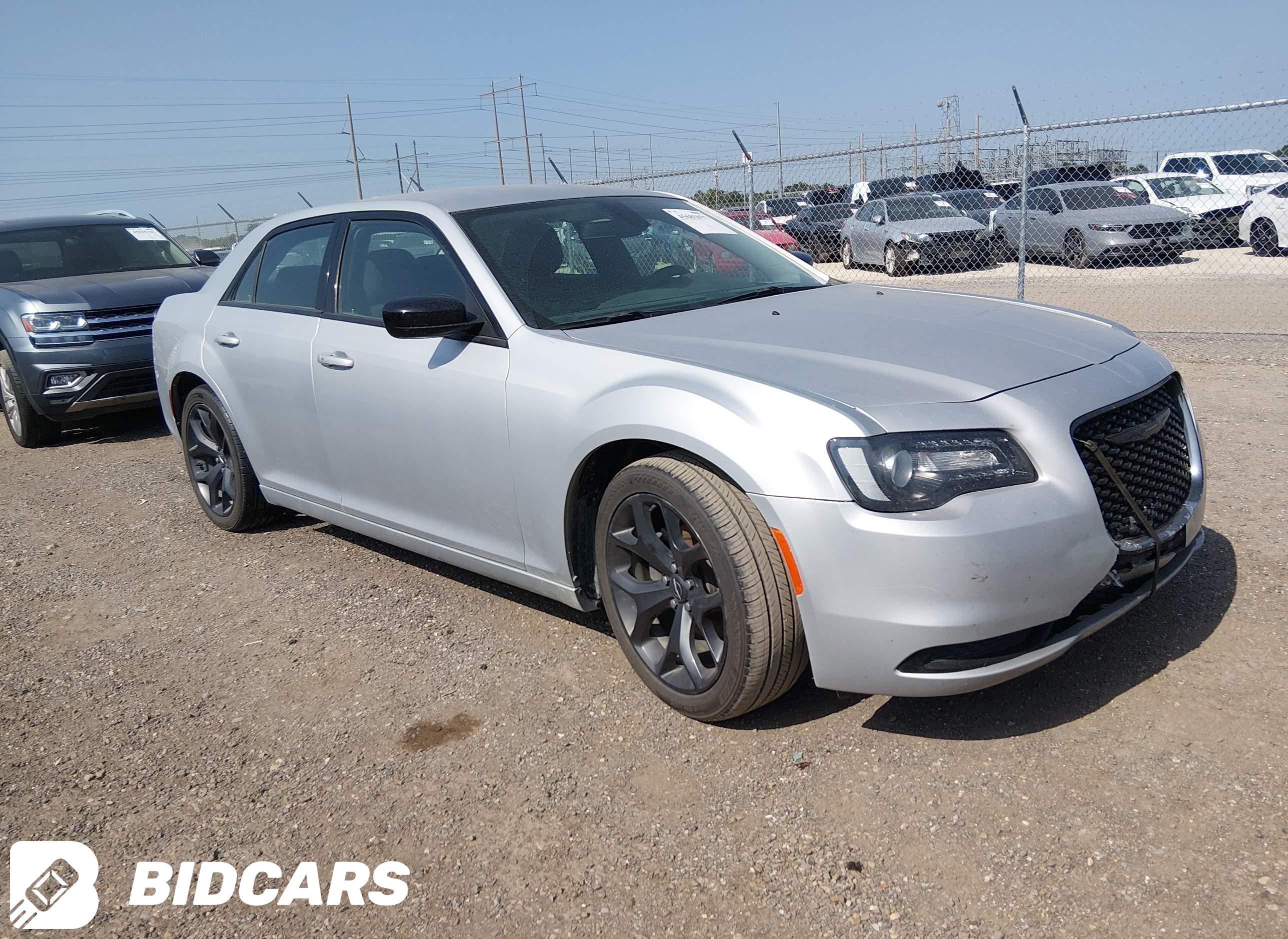 2020 Chrysler 300, Touring