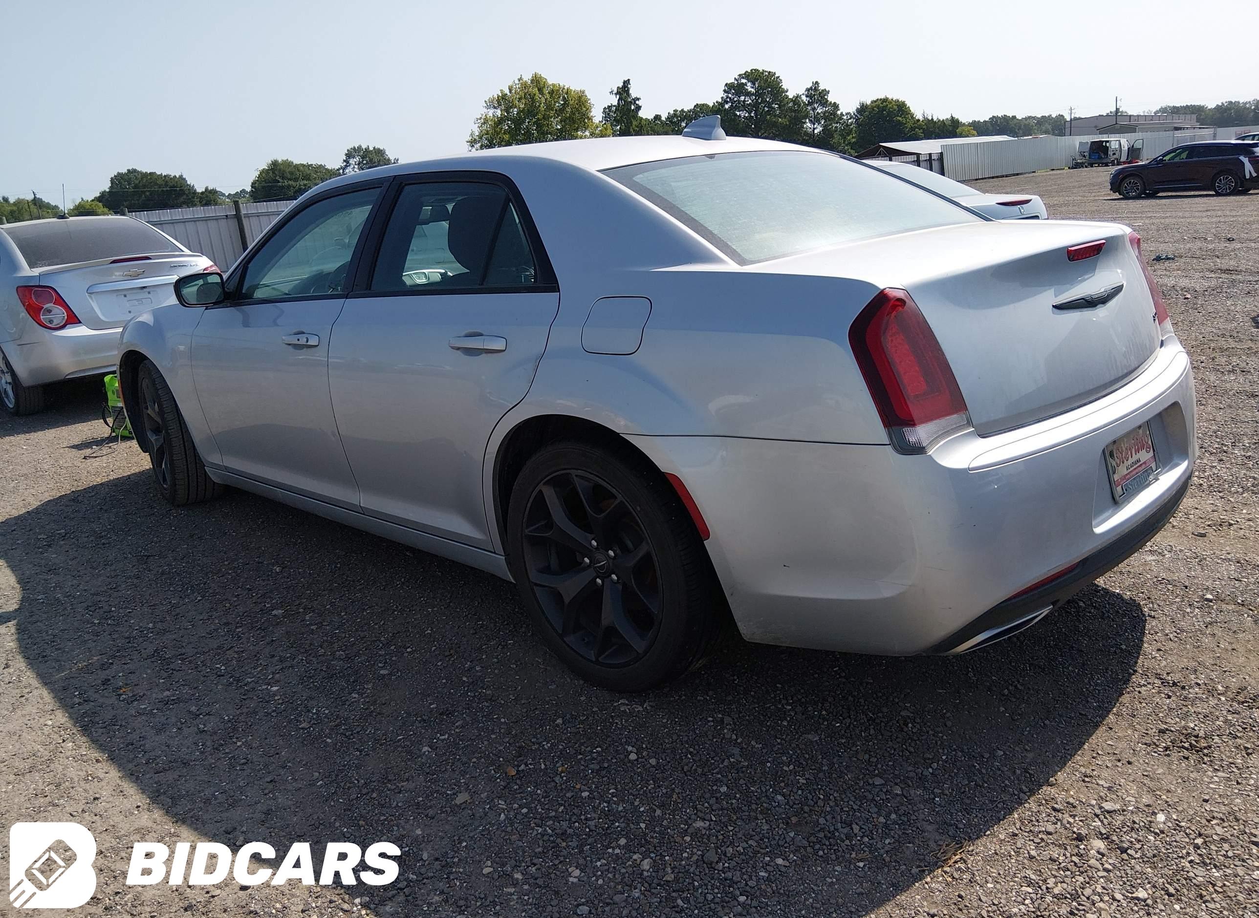 2020 Chrysler 300, Touring