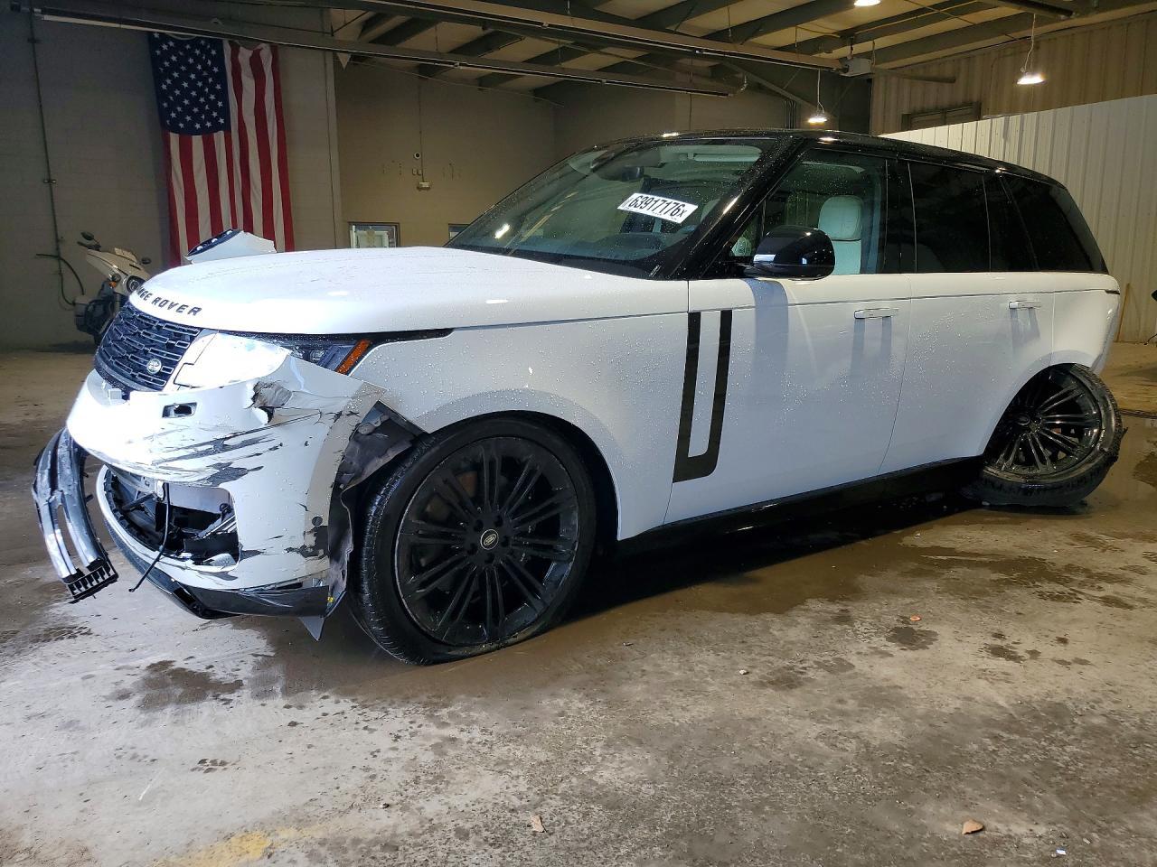 2025 Land Rover Range Rover, SE
