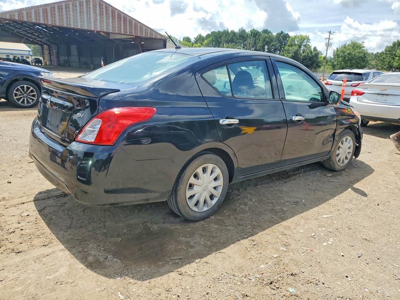 2019 Nissan Versa, SV