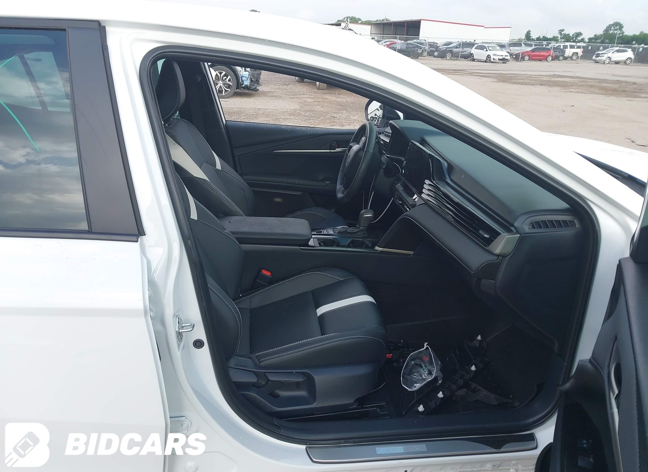 2026 Toyota Camry, SE
