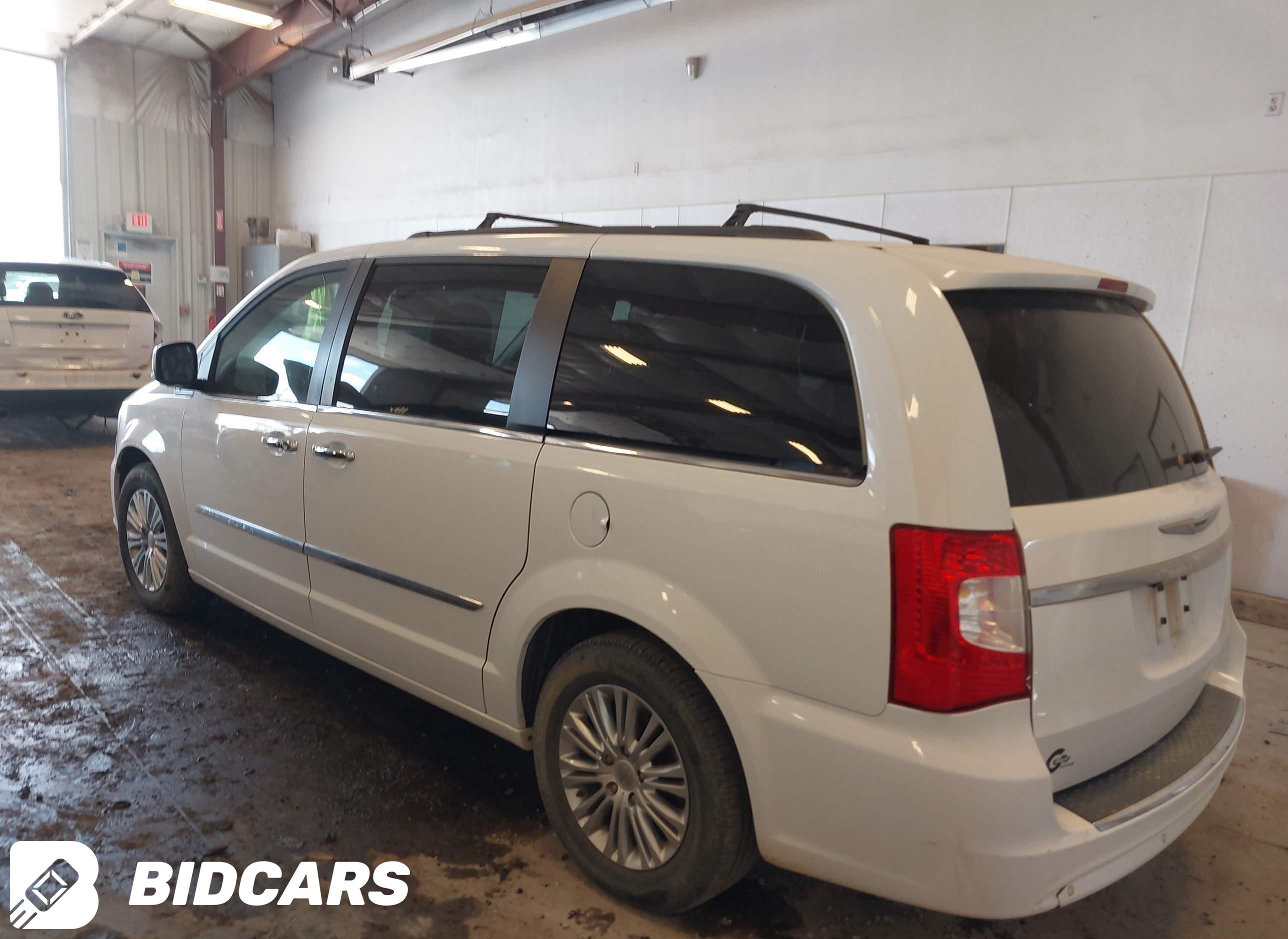2015 Chrysler Town and Countr...