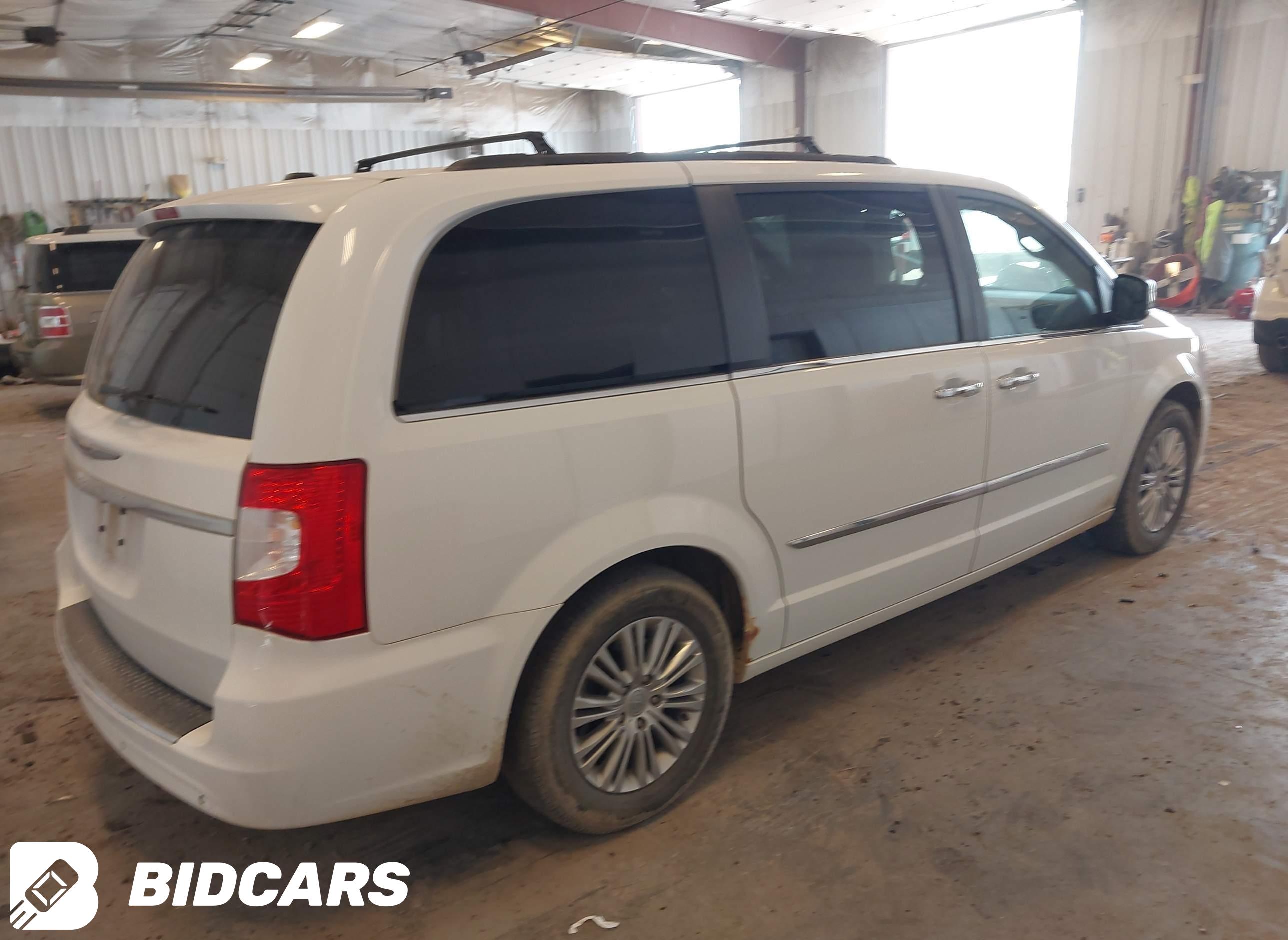 2015 Chrysler Town and Countr...