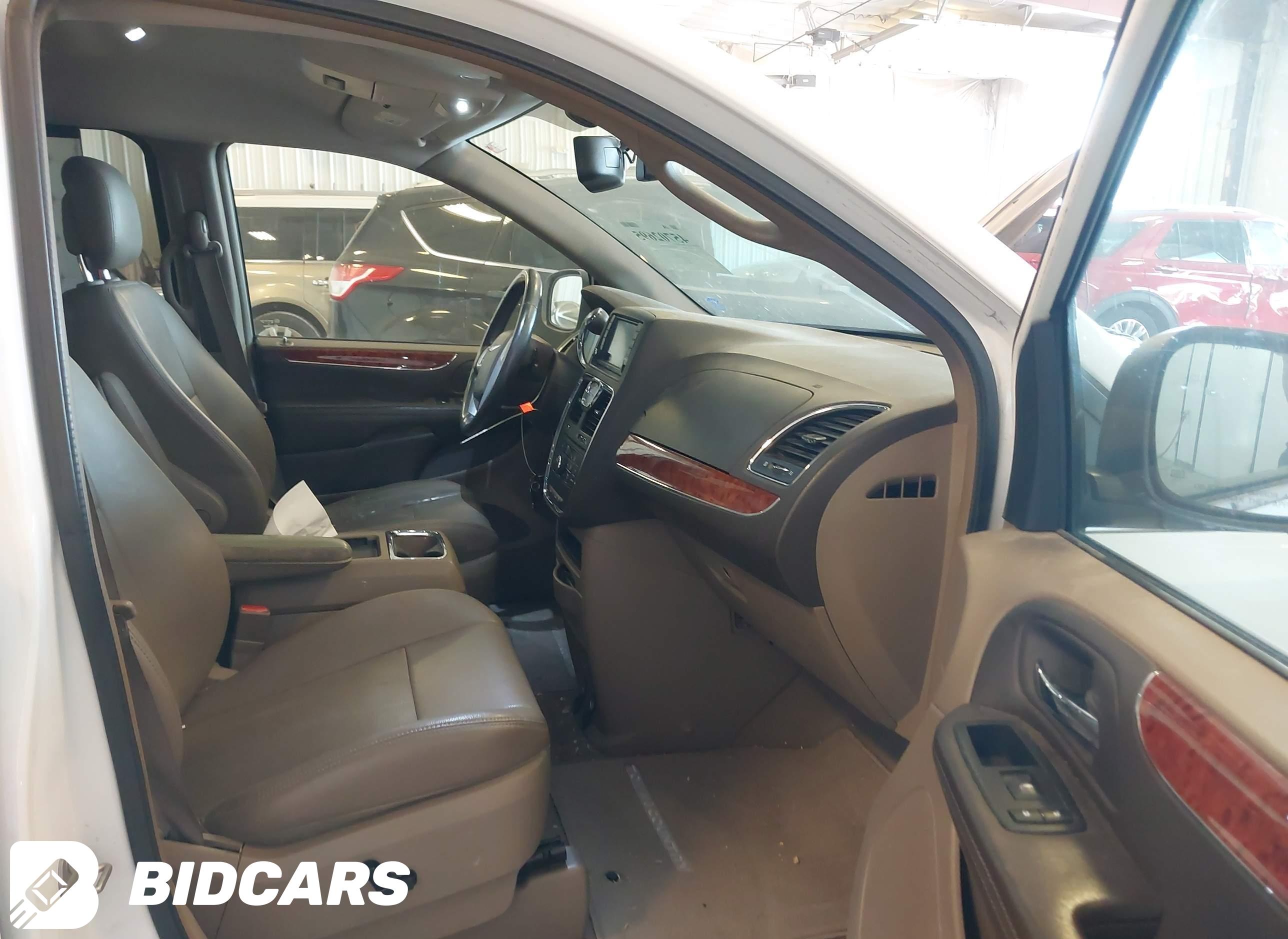 2015 Chrysler Town and Countr...