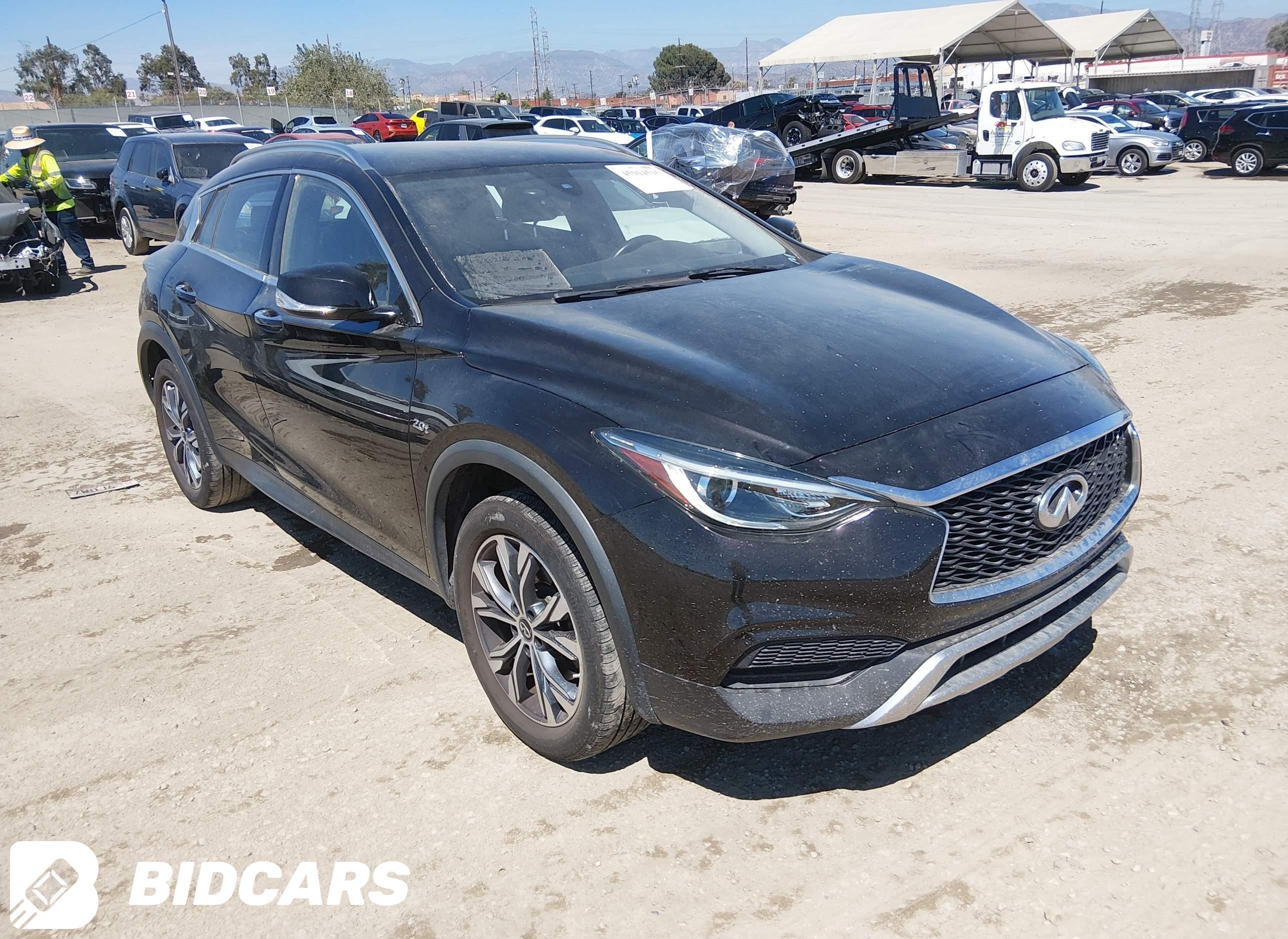 2017 Infiniti QX30, Luxury