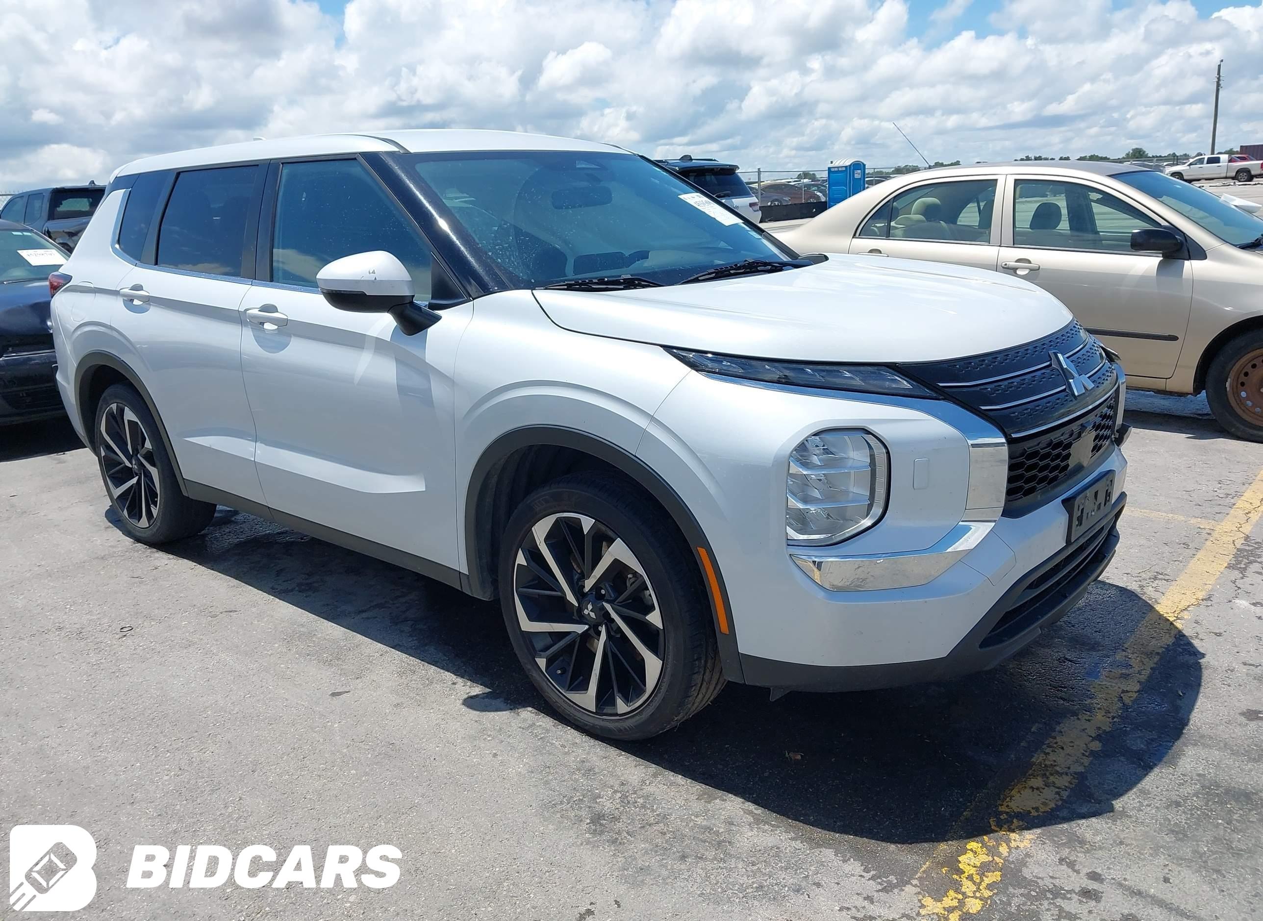 2022 Mitsubishi Outlander, Es...