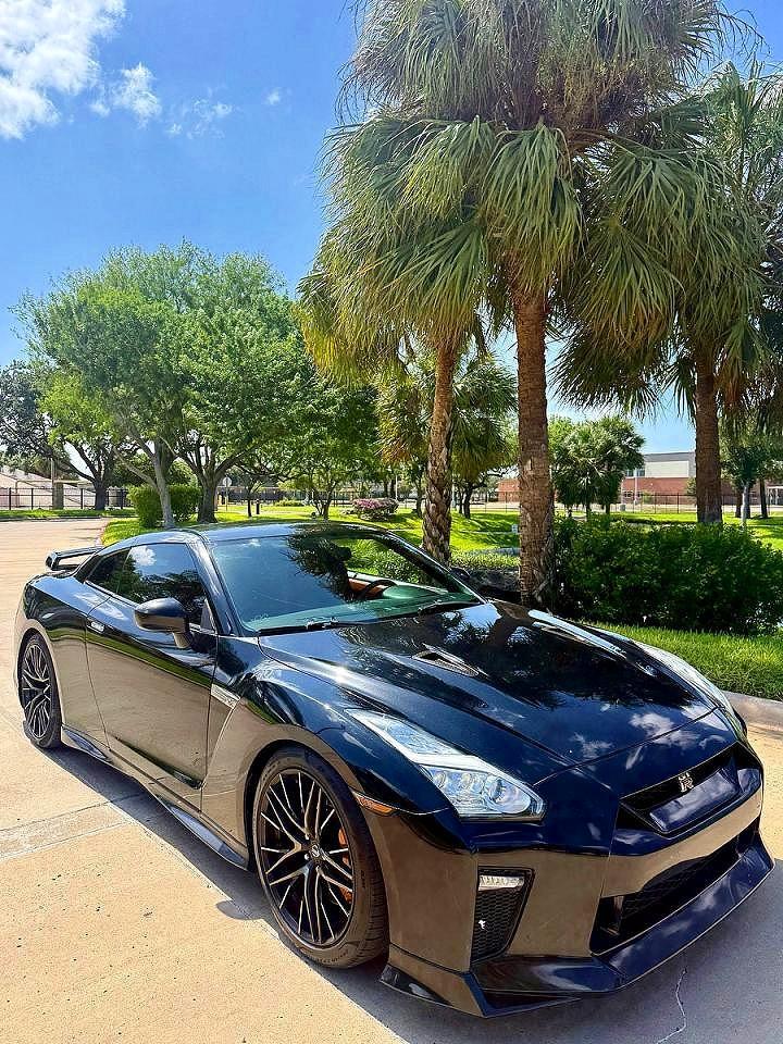 2017 Nissan GT-R, Premium