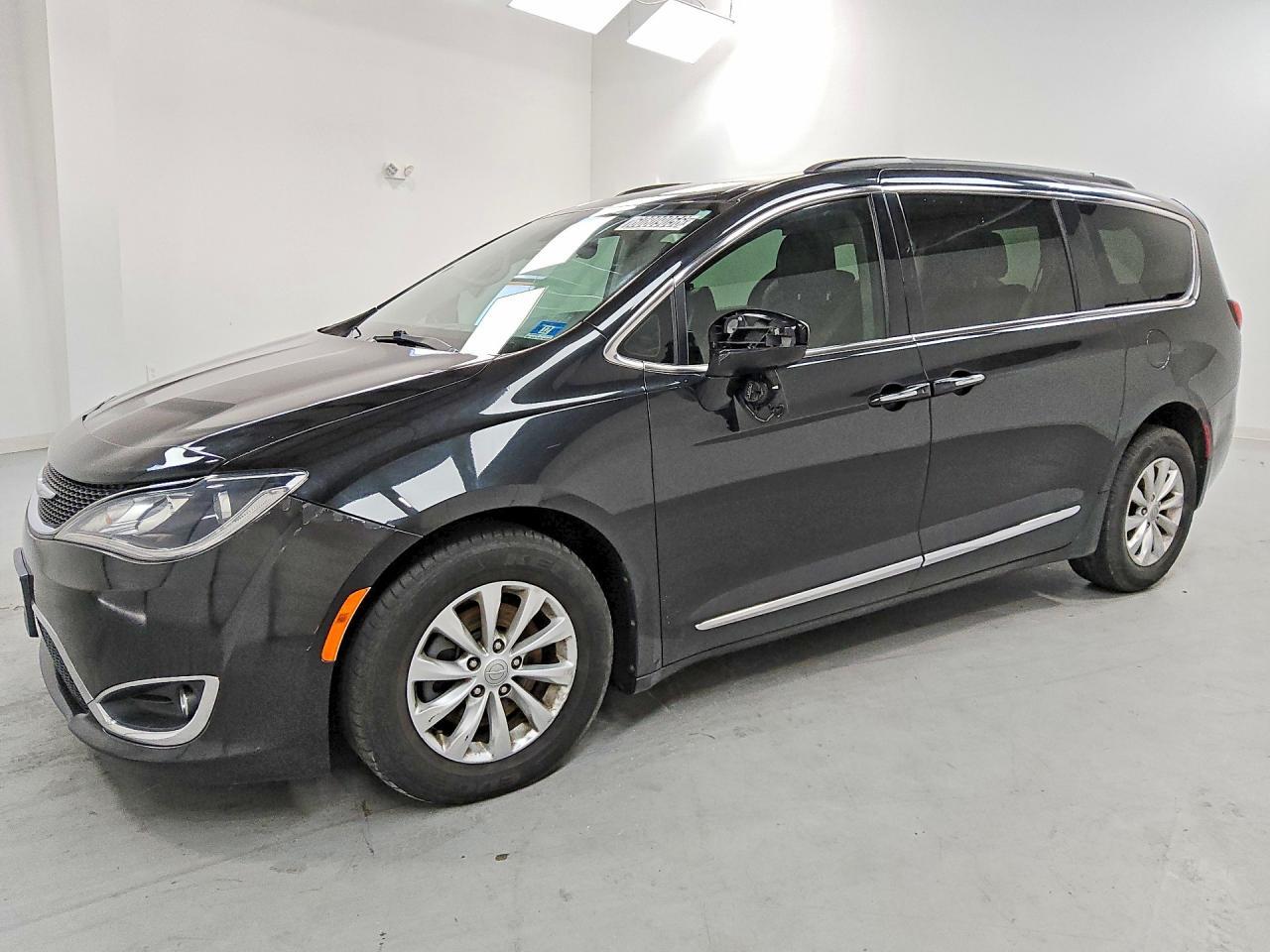 2017 Chrysler Pacifica, Touri...
