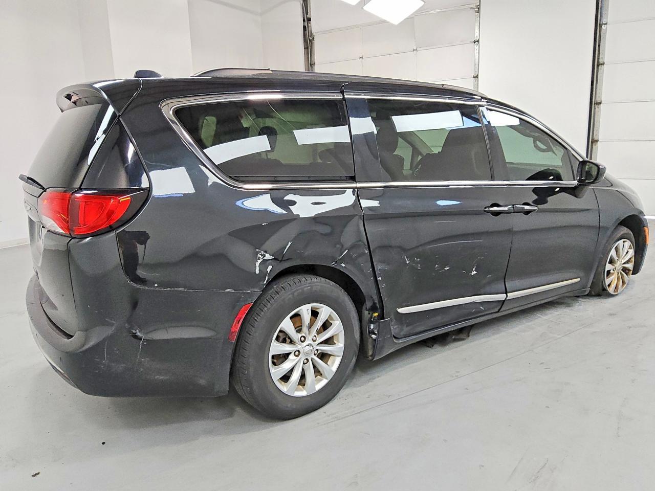 2017 Chrysler Pacifica, Touri...