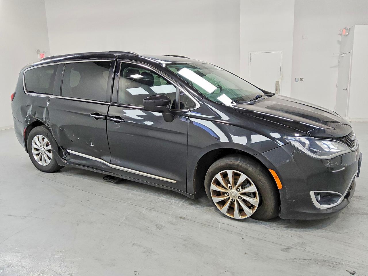 2017 Chrysler Pacifica, Touri...