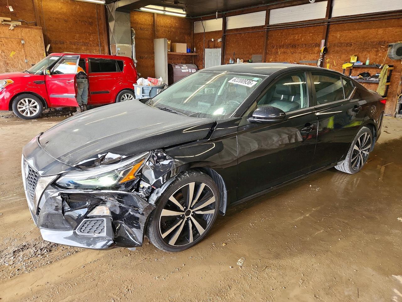 2022 Nissan Altima, SR