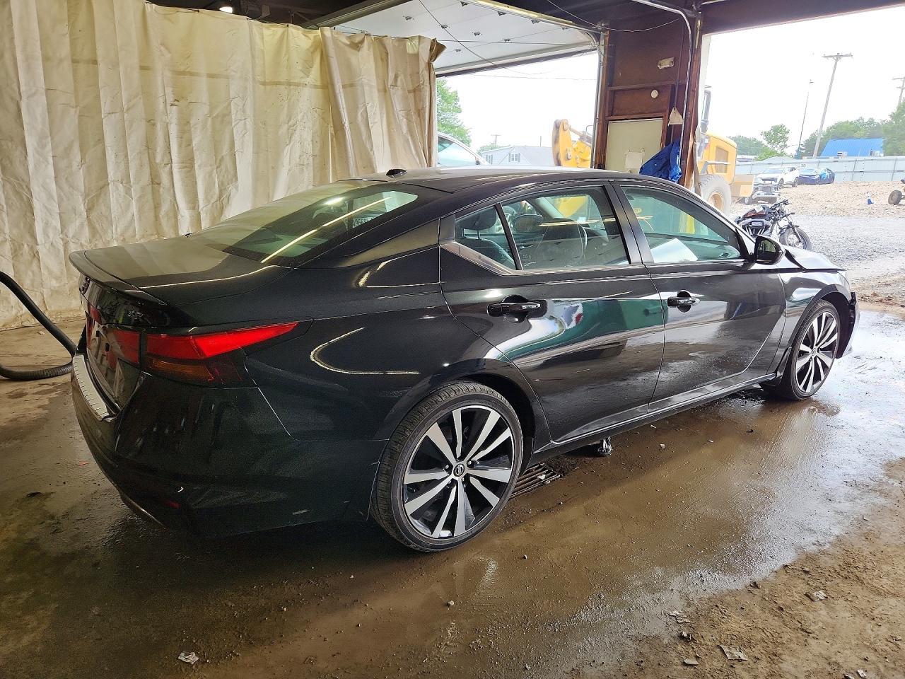 2022 Nissan Altima, SR