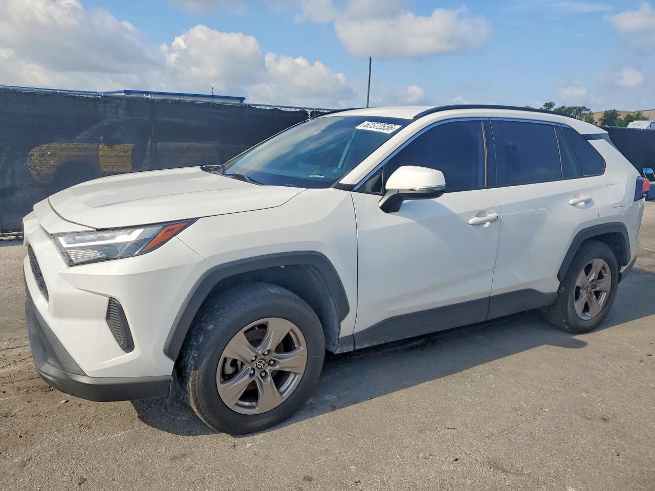 2022 Toyota RAV4, Xle