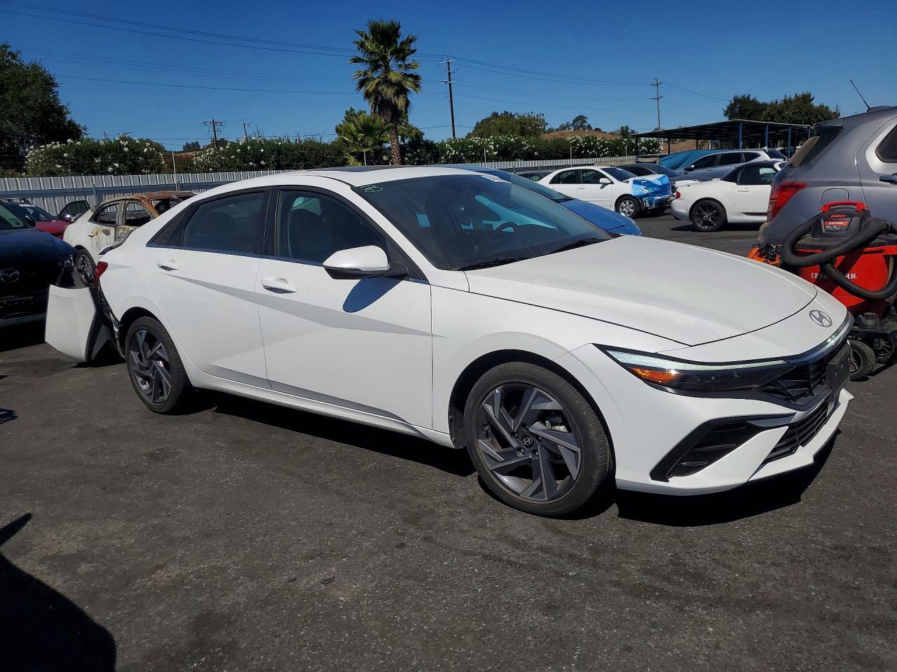 2025 Hyundai Elantra, Limited
