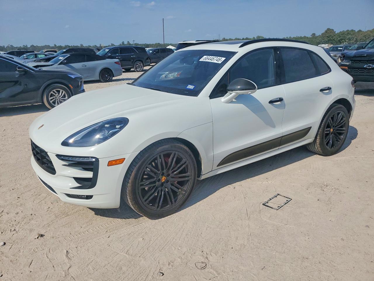 2017 Porsche Macan, Gts