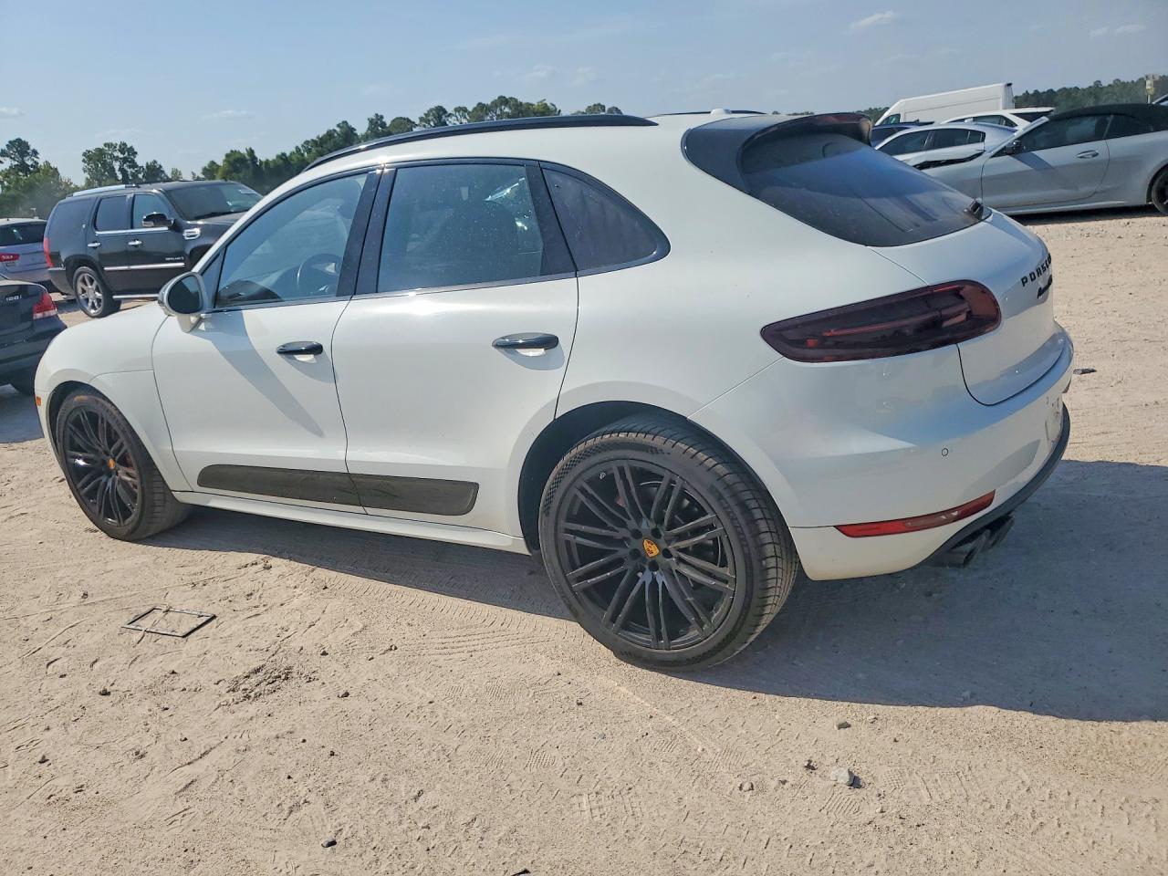 2017 Porsche Macan, Gts
