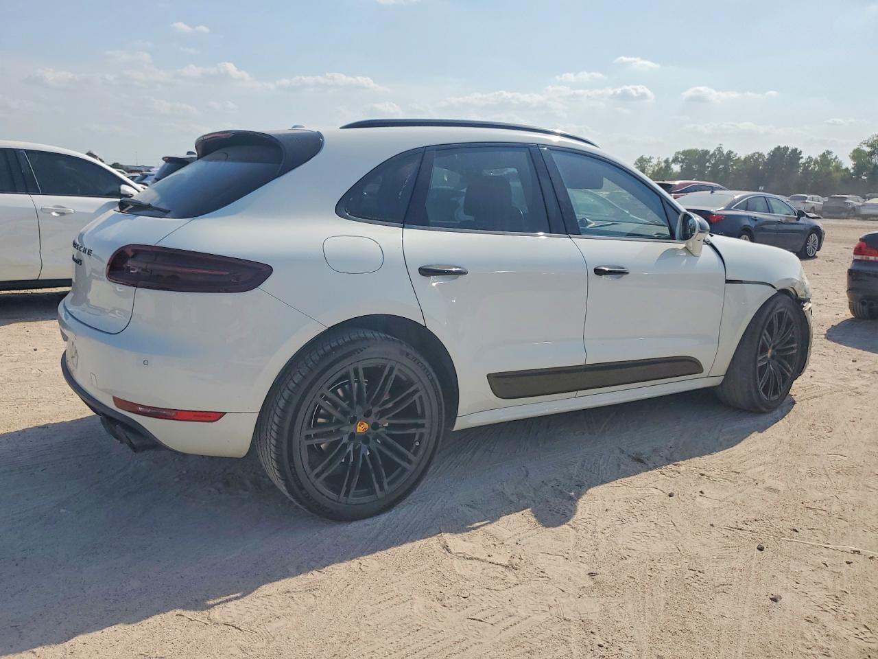 2017 Porsche Macan, Gts