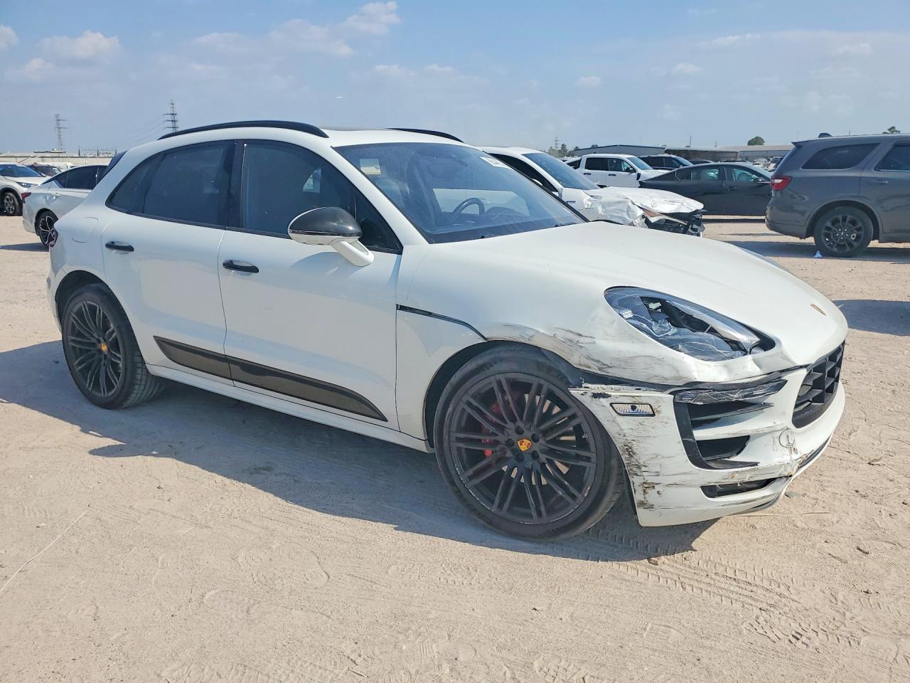 2017 Porsche Macan, Gts