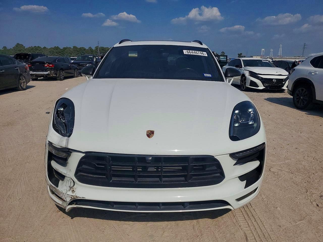 2017 Porsche Macan, Gts