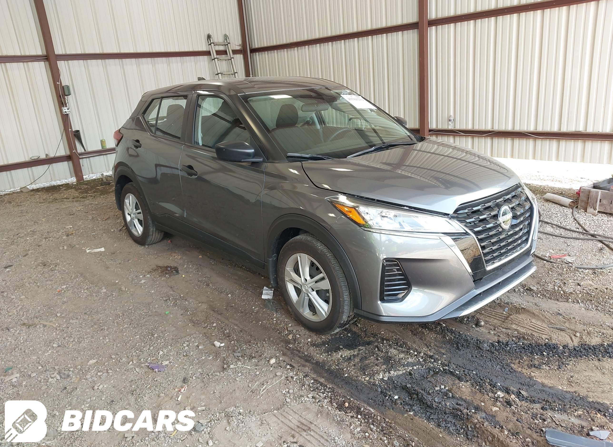 2025 Nissan Kicks Play, S