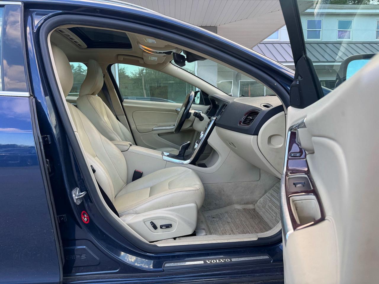 2015 Volvo V60, Premier