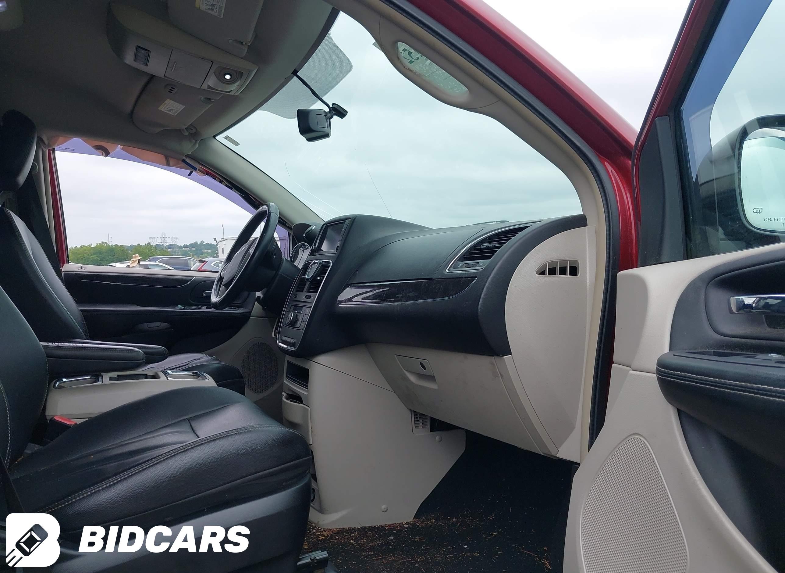 2015 Chrysler Town and Countr...