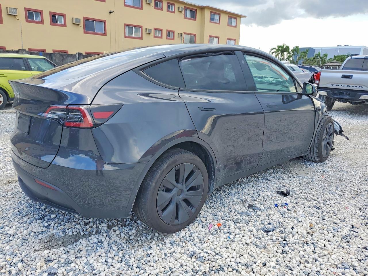 2025 Tesla MODEL Y