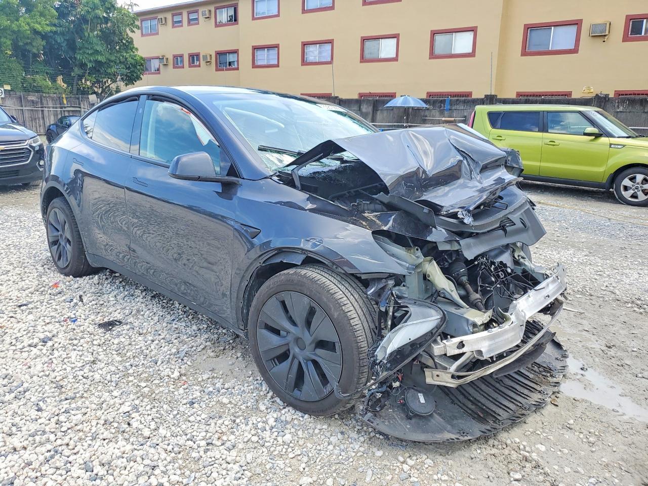 2025 Tesla MODEL Y