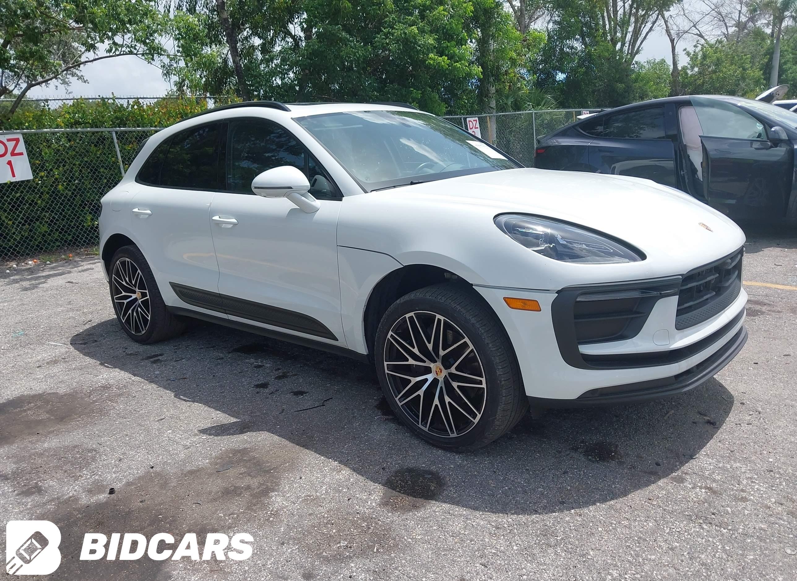 2026 Porsche Macan, T
