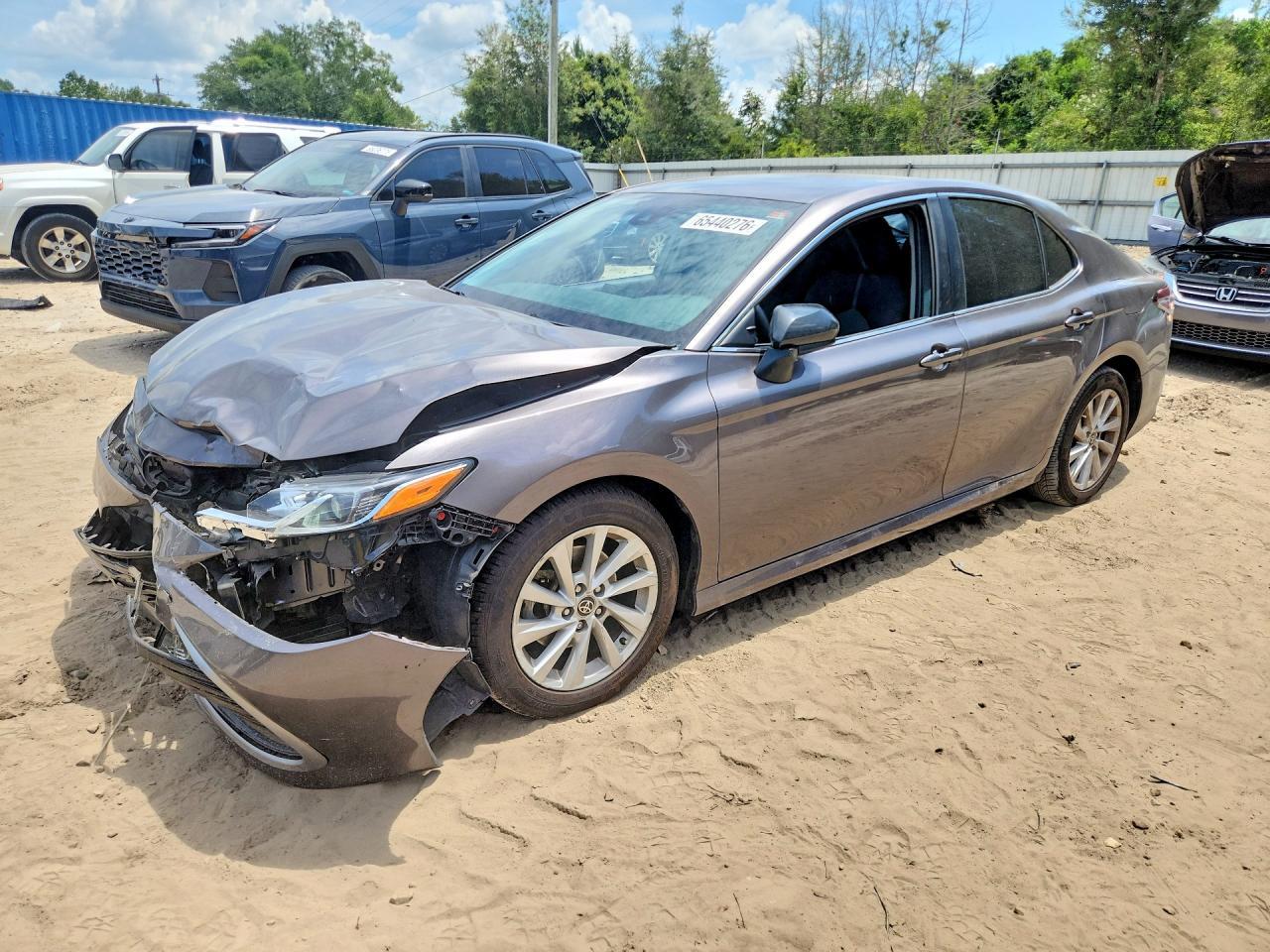 2022 Toyota Camry, LE
