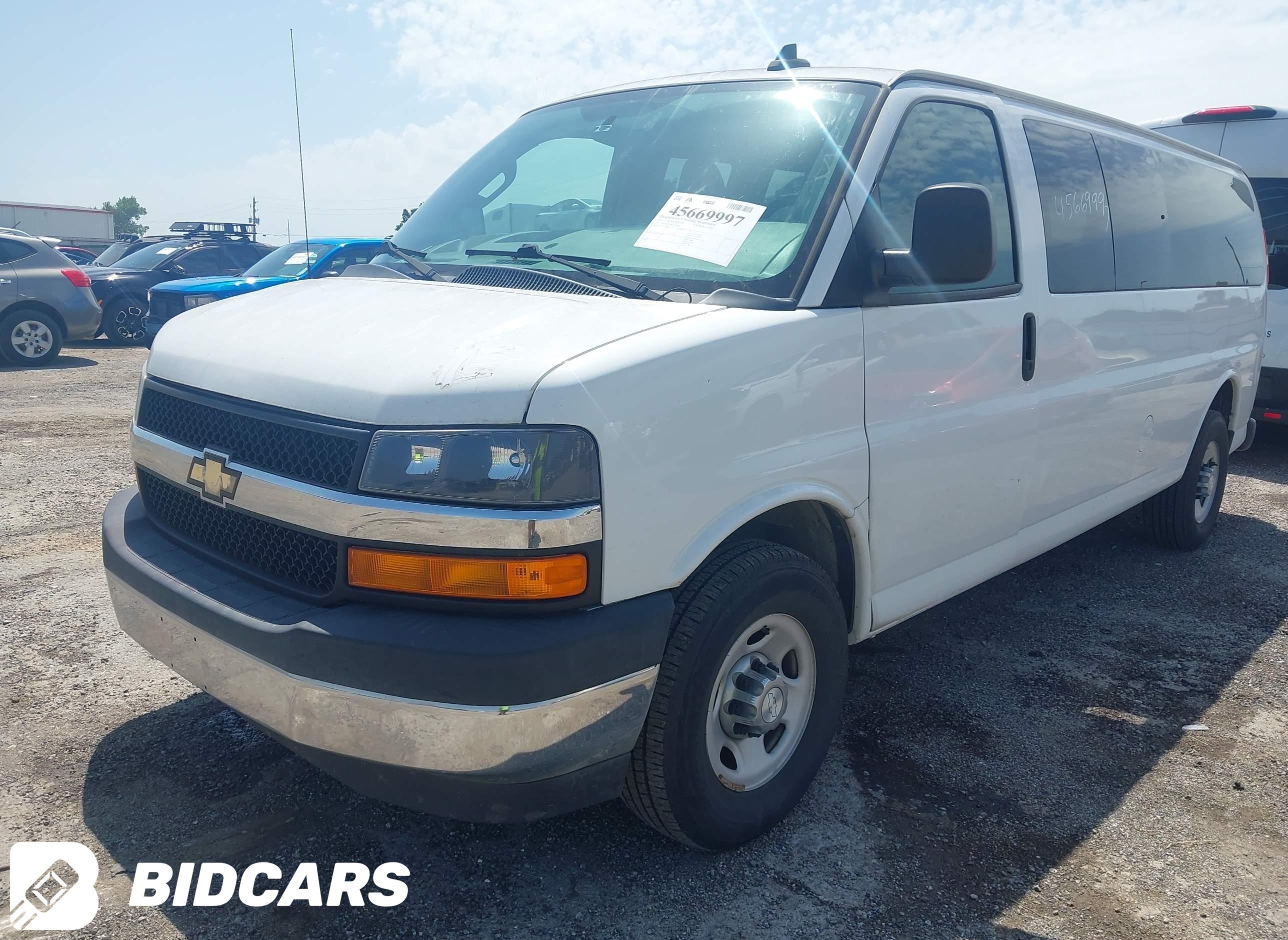 2017 Chevrolet Express 3500, LT
