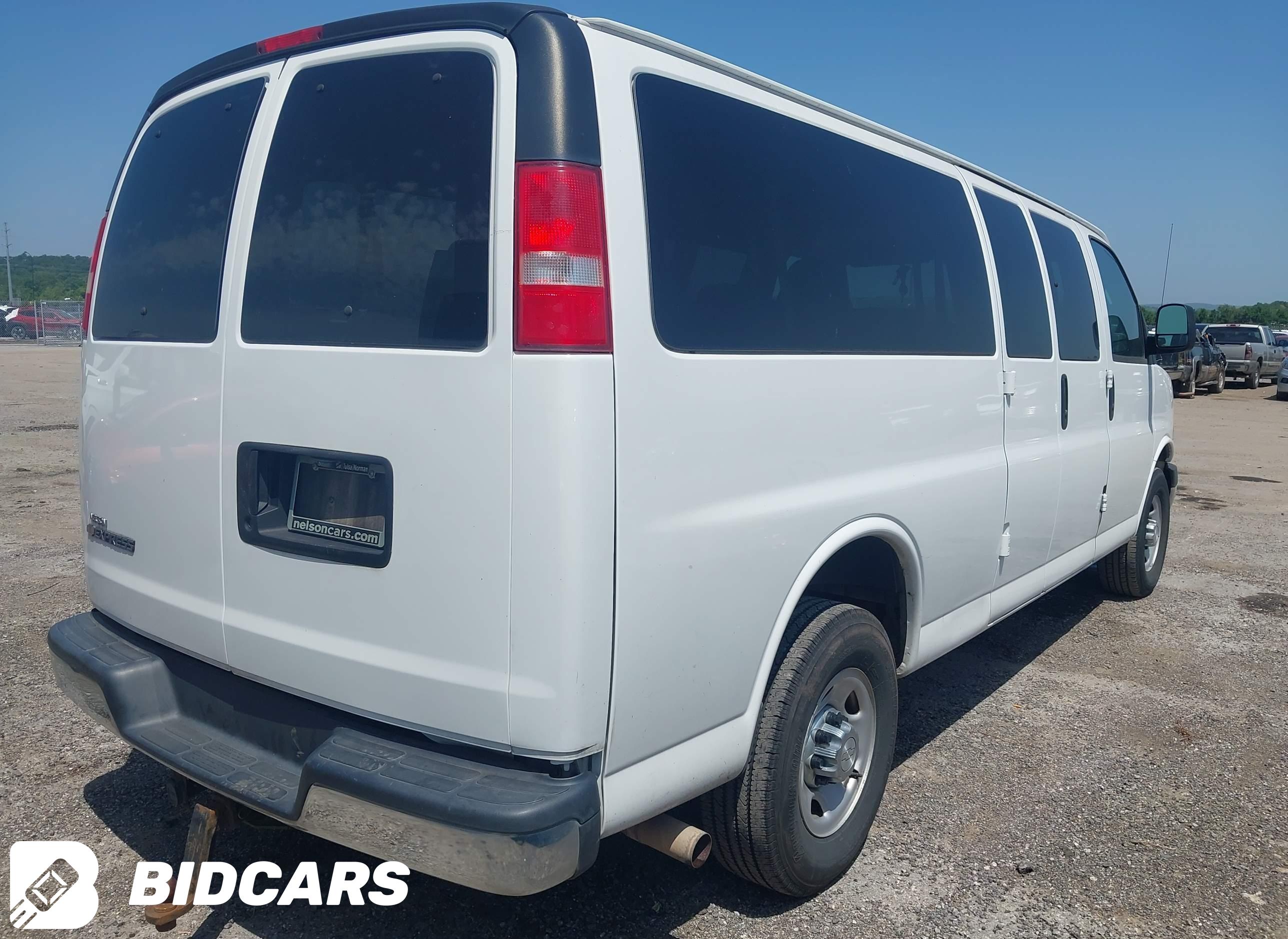 2017 Chevrolet Express 3500, LT