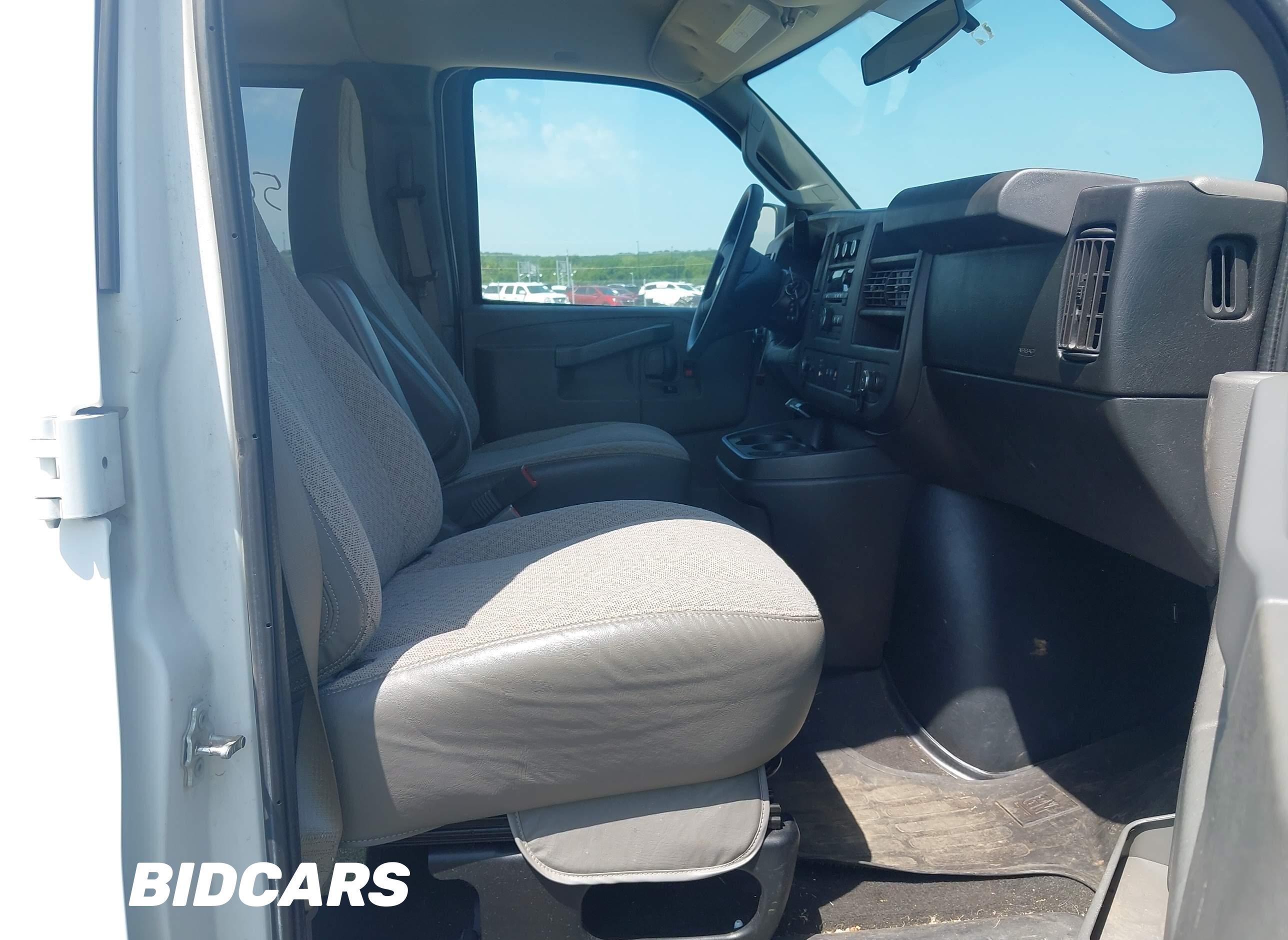 2017 Chevrolet Express 3500, LT