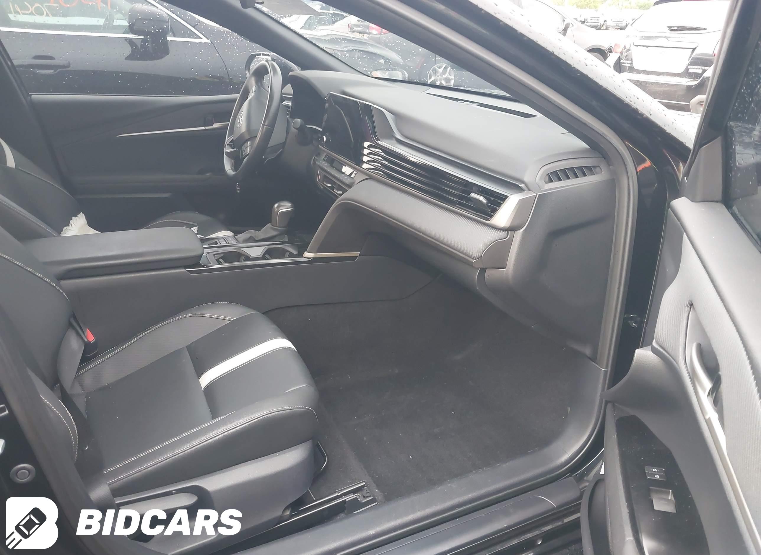 2025 Toyota Camry, SE