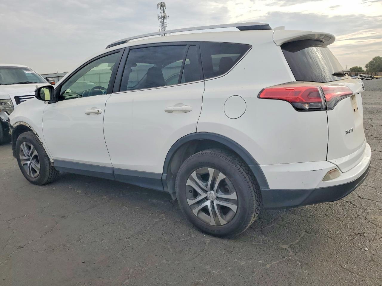 2018 Toyota RAV4, LE