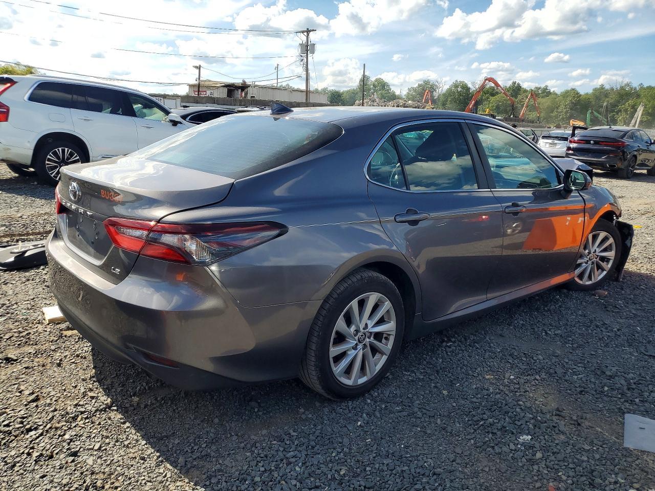 2021 Toyota Camry, LE